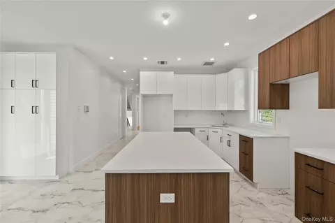 Entry Way - 37 Ewing Ave #202, Ramapo, NY 10977 photo 7 of 13