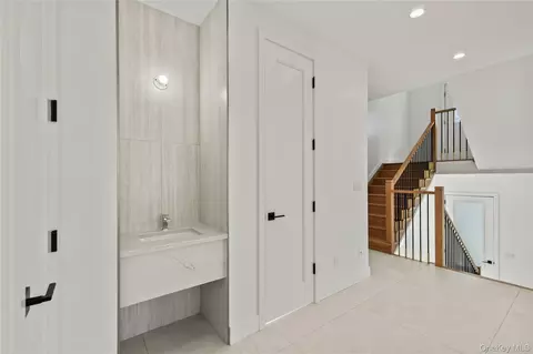 Entry Way - 37 Ewing Ave #202, Ramapo, NY 10977 photo 3 of 13