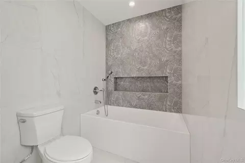 Bath - 37 Ewing Ave #202, Ramapo, NY 10977 photo 3 of 5