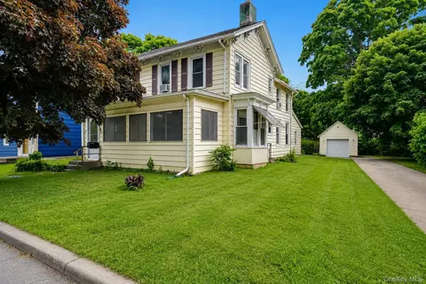 18 W Market St, Hyde Park, NY 12538