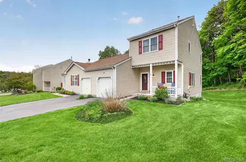 31 Bridgewater Way, Poughkeepsie, NY 12601