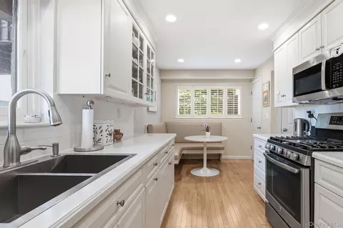 Kitchen - 54 Waters Edge, Rye, NY 10580 photo 2 of 2