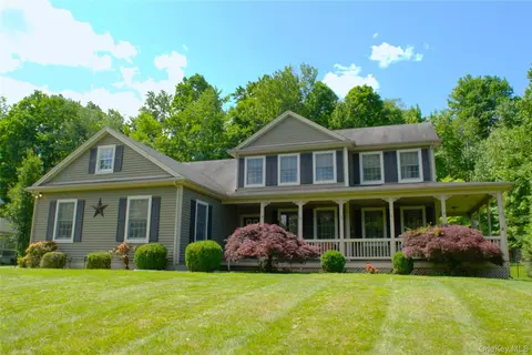 42 Somerset Ln, Warwick, NY 10990