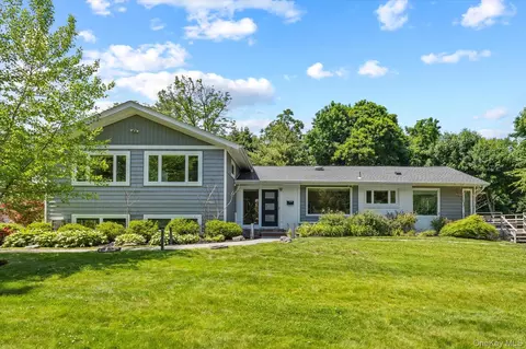 125 Hicks Ln, North Hempstead, NY 11024
