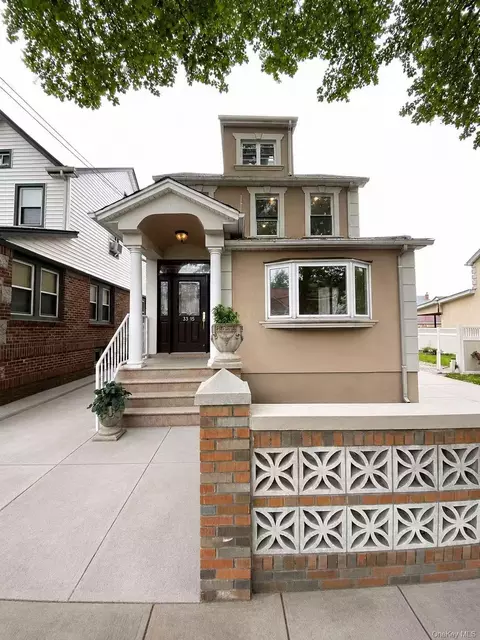 33-15 208th St, New York, NY 11361