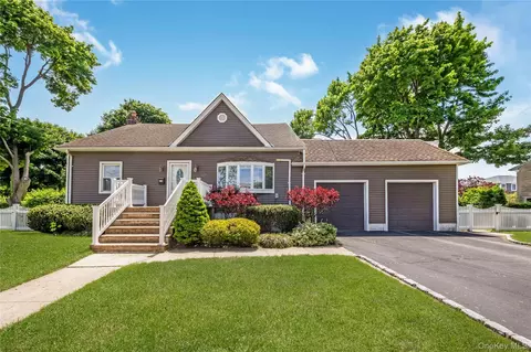 517 Herzel Blvd, West Babylon, NY 11704