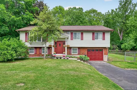 19 Victoria Dr, Newburgh, NY 12550