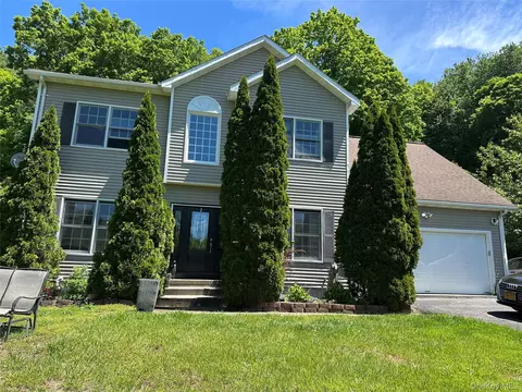 104 Wiccopee Rd, Putnam Valley, NY 10579