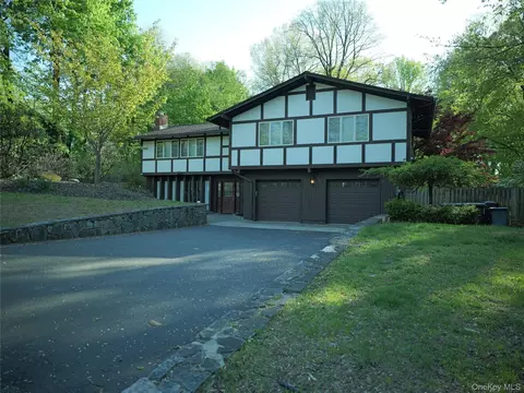31 Dawn Ln, Ramapo, NY 10901