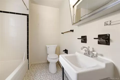 Bath - 220 Sherman Ave, Peekskill, NY 10566 photo 1 of 2