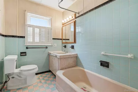 Bath - 220 Sherman Ave, Peekskill, NY 10566 photo 2 of 2