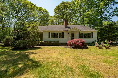 179 Dix Hills Rd, Huntington Station, NY 11746