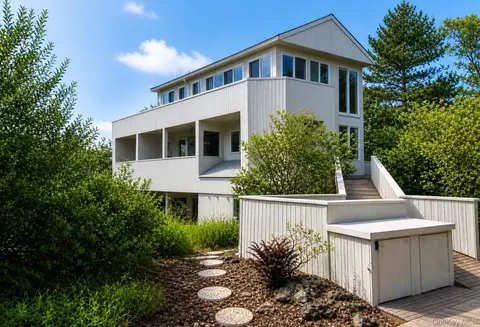 216 Broadway, Islip, NY 11706