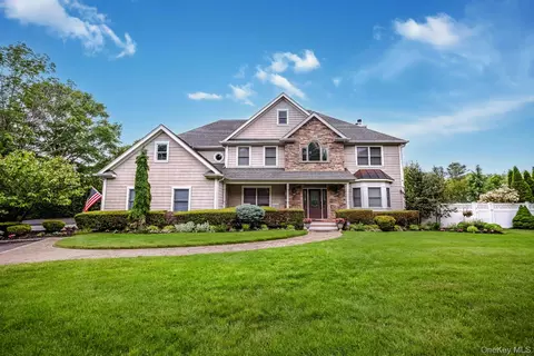 154 Stony Hollow Rd # A, Greenlawn, NY 11740