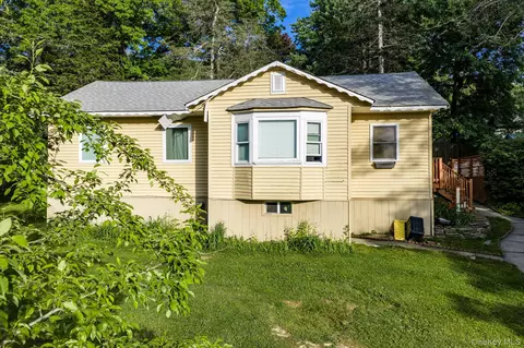 26 Woodycrest Trl, Monroe, NY 10950