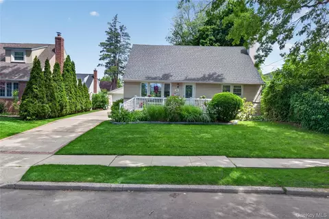 84 Wilson Blvd, North Hempstead, NY 11040