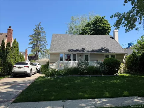 84 Wilson Blvd, North Hempstead, NY 11040