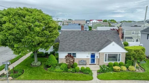 50 Armour St, Long Beach, NY 11561