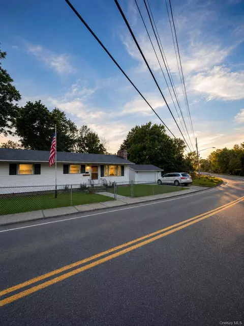 5 Harry Howard Ave, Hudson, NY 12534