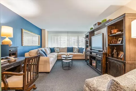 1815 215 St #1G, New York, NY 11360