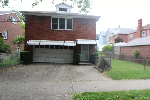 1039 Throggs Neck Expy, New York, NY 10465