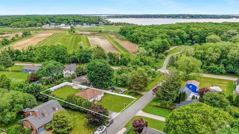 315 Wicks Rd, Southold, NY 11956