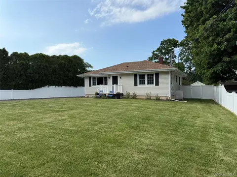 315 Wicks Rd, Cutchogue, NY 11935