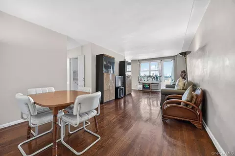 142-05 Roosevelt Ave #7, New York, NY 11354