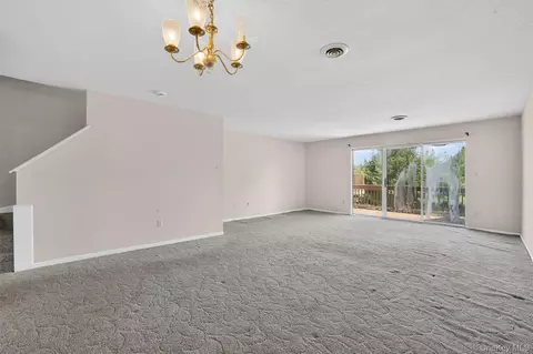 Living - 116 Fields Ln, Peekskill, NY 10566 photo 2 of 6