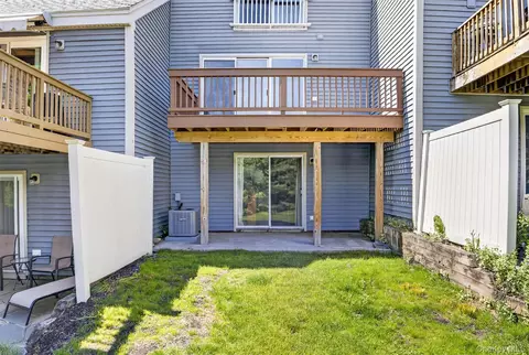 Exterior - 116 Fields Ln, Peekskill, NY 10566 photo 5 of 10
