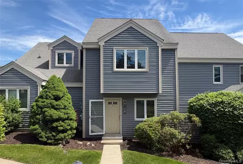 116 Fields Ln, Peekskill, NY 10566