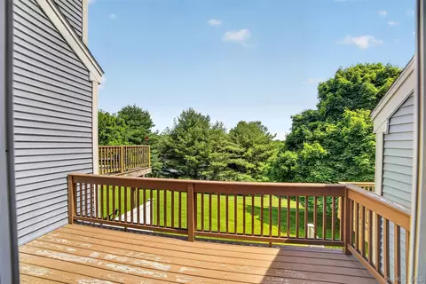Exterior - 116 Fields Ln, Peekskill, NY 10566 photo 2 of 10