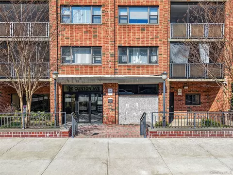 100 Clinton Ave #3C, Mineola, NY 11501
