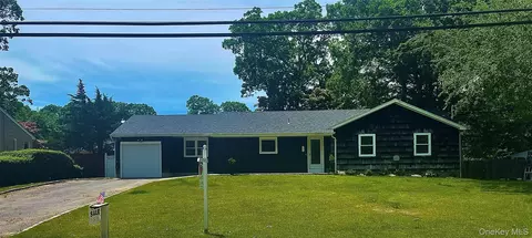 122 Rocky Point Landing Rd, Rocky Point, NY 11778