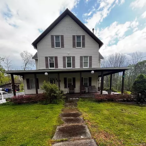 398 N Lake Dr, Palenville, NY 12463
