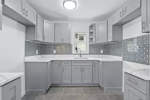 10708 132nd St, South Richmond Hill, NY 11419
