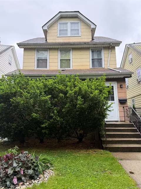 8624 233rd St, New York, NY 11427
