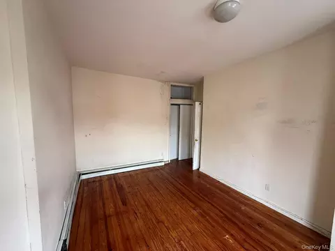 Bedroom - 740 E 218th St, New York, NY 10467 photo 1 of 6