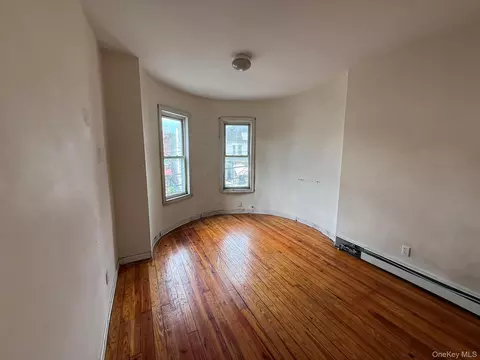Living - 740 E 218th St, New York, NY 10467 photo 3 of 3
