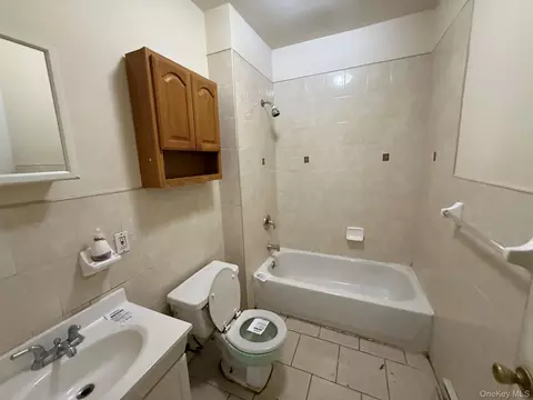 Bath - 740 E 218th St, New York, NY 10467 photo 1 of 2