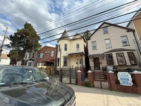 Exterior - 740 E 218th St, New York, NY 10467 photo 4 of 5