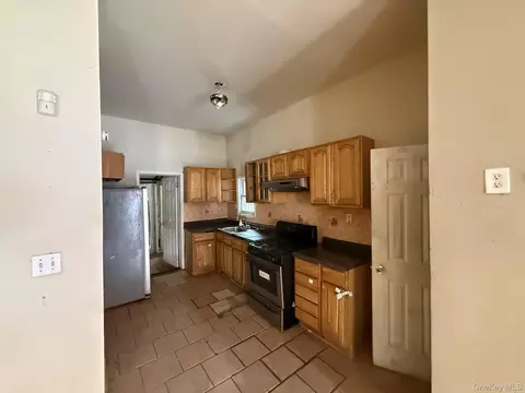 Kitchen - 740 E 218th St, New York, NY 10467 photo 1 of 1