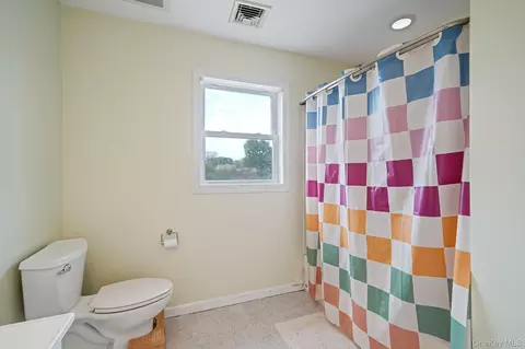 Bath - 374 Rider Ave, Patchogue, NY 11772 photo 4 of 4