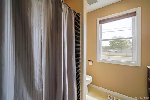 Bath - 374 Rider Ave, Patchogue, NY 11772 photo 2 of 4