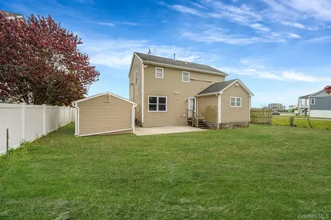 Exterior - 374 Rider Ave, Patchogue, NY 11772 photo 2 of 2