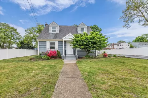 466 44th St, Copiague, NY 11726