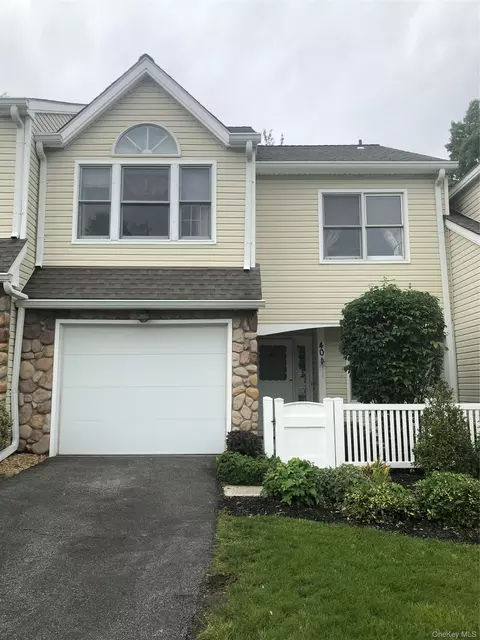 40 Spruce Ridge Dr, Fishkill, NY 12524