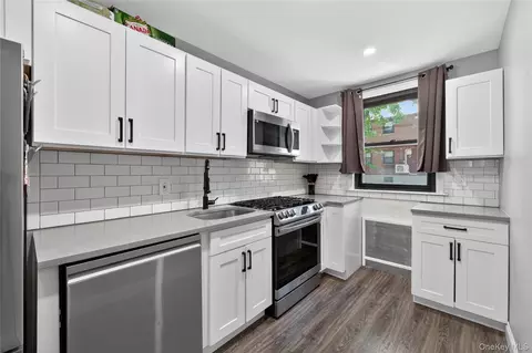 56-21 Douglastion Pkwy #UPPER, Douglaston, NY 11362