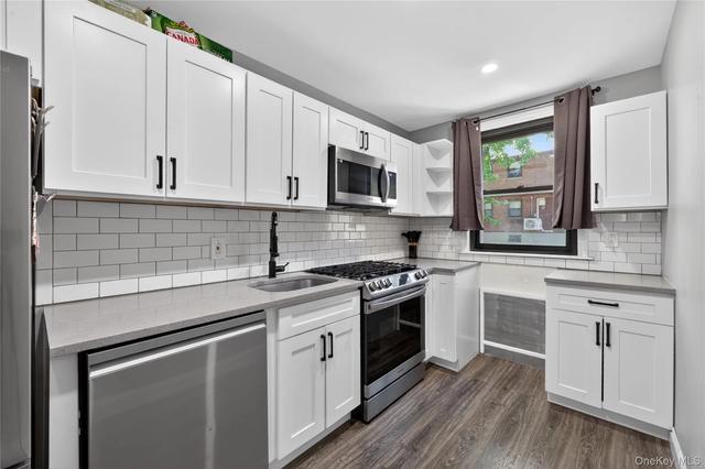 56-21 Douglastion Pkwy #UPPER, Douglaston, NY 11362