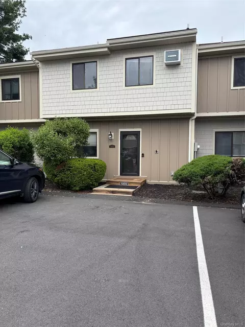 5202 Chelsea Cv N, Beekman, NY 12533